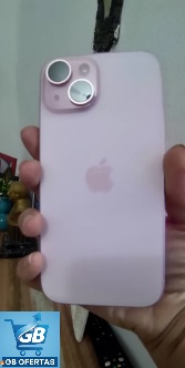 Destaca-se Imagem Enviada por Comprador do Apple iPhone 15 (256 GB) na Mão