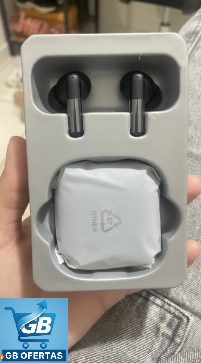 Desca-se Imagem Enviada por Comprador do Fone Qcy T13 Anc Bluetooth Segurando na Mão
