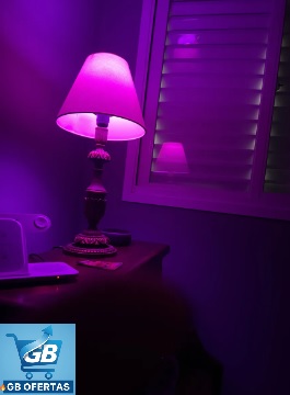Destaca-se Imagem Enviada por Comprador da Lampada de Led Pera Smart Inteligente Wi Fi no Quarto Luz Colorida
