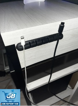 Destaca-se o uso do Organizador De Fios E Cabos Adesivo