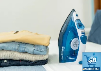 Destaca-se Imagem Ilustrativa do Ferro De Passar Roupa À Seco Ou Vapor Black+Decker Fx2150 na Bancada