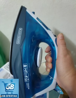Destaca-se Imagem Enviada e Avaliada por Comprador do Ferro De Passar Roupa À Seco Ou Vapor Black+Decker Fx2150 na Mão