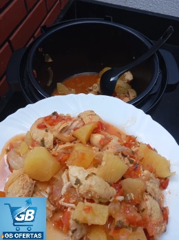 Panela de Pressão Elétrica Electrolux por Rita Lobo 6L Preta Experience Digital PCC20 Real2 Destaca-se Imagem Enviada e Avaliada da Panela de Pressão Elétrica Electrolux 6L em Uso Cozinhando um Peixe com Legumes